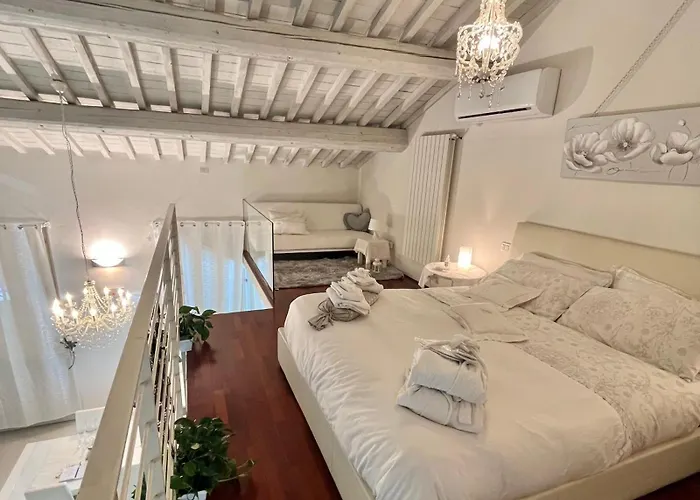 Whiteloft In Lucca