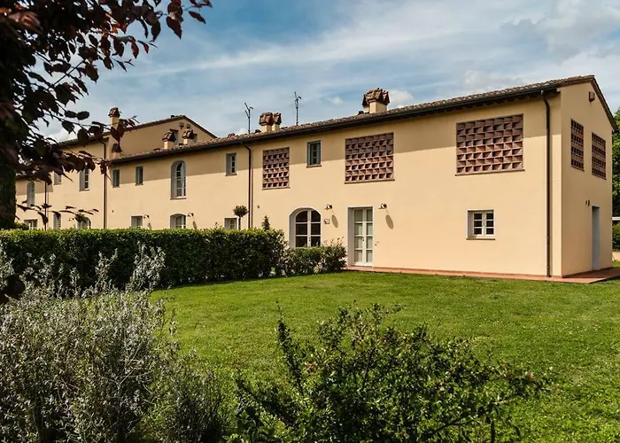 Sunnyside Pool And Relax In Lucca Hills